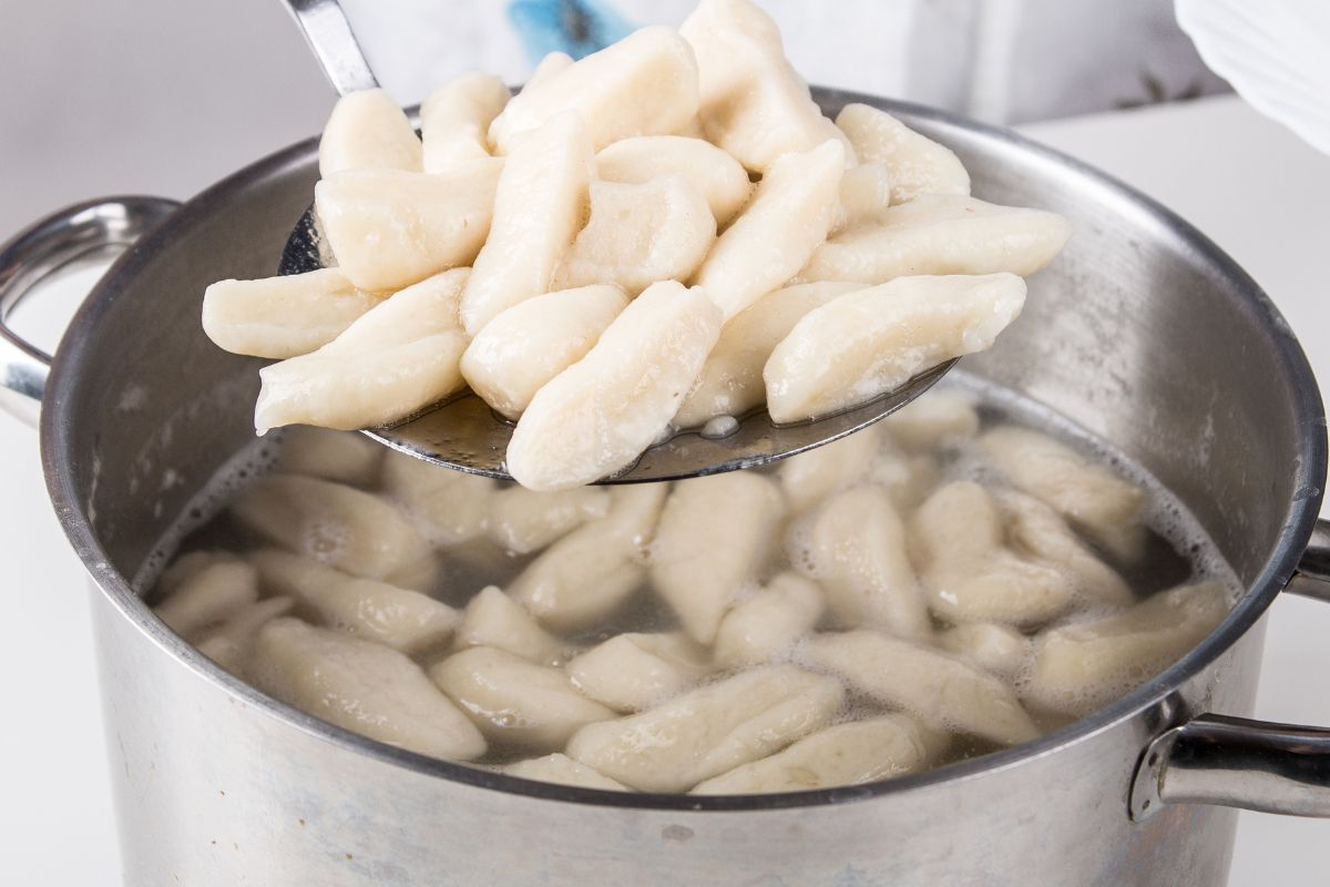 Dodaj do ciasta na kopytka. Będą miękkie i delikatne, ale nie rozpadną się