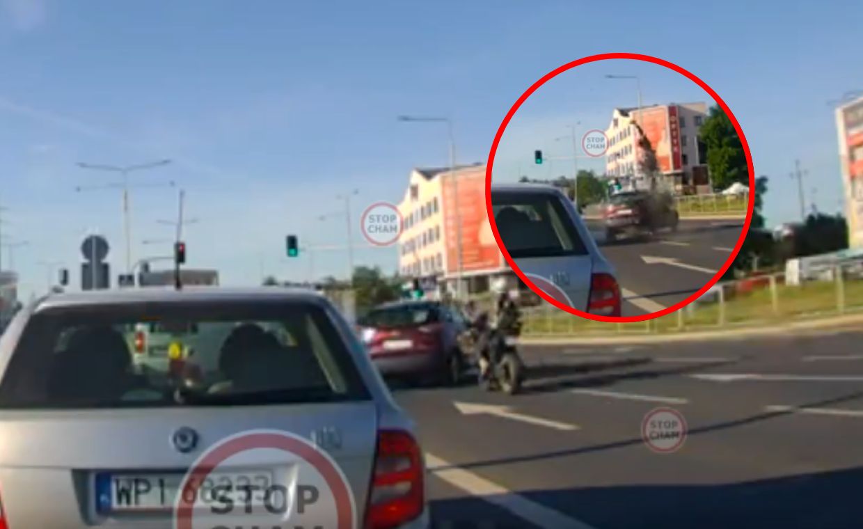 Kobieta nagle zmieniła pas ruchu. Nie żyje policjant