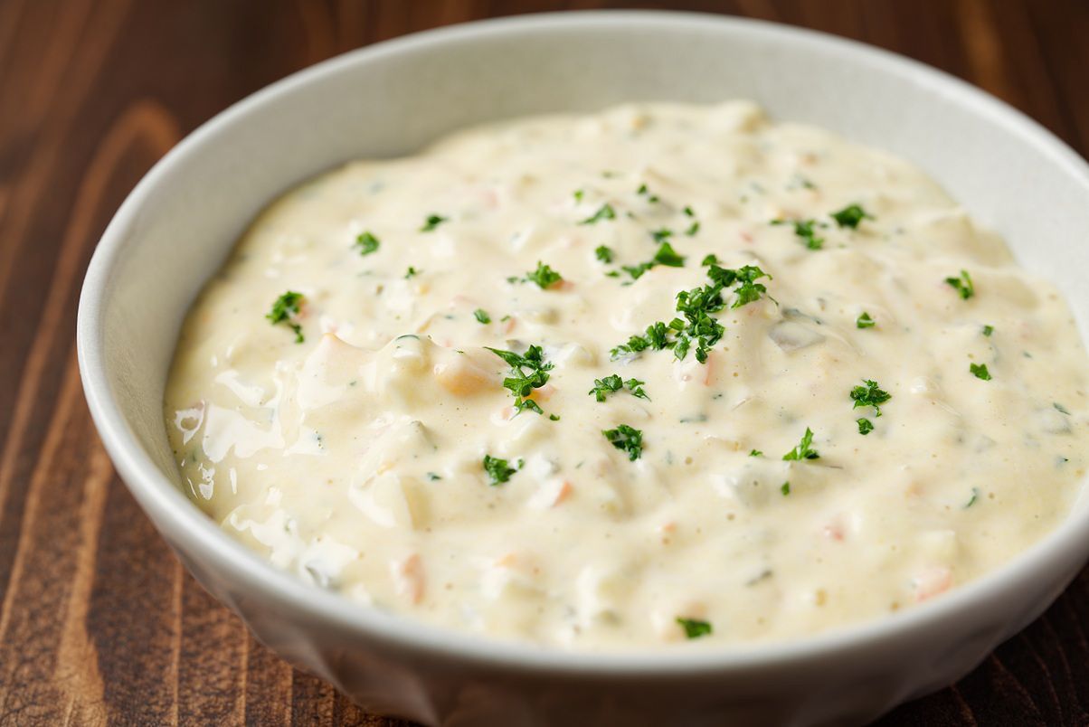 Najlepszy domowy sos tatarski. Klasyczny przepis, który odmieni wielkanocne śniadanie