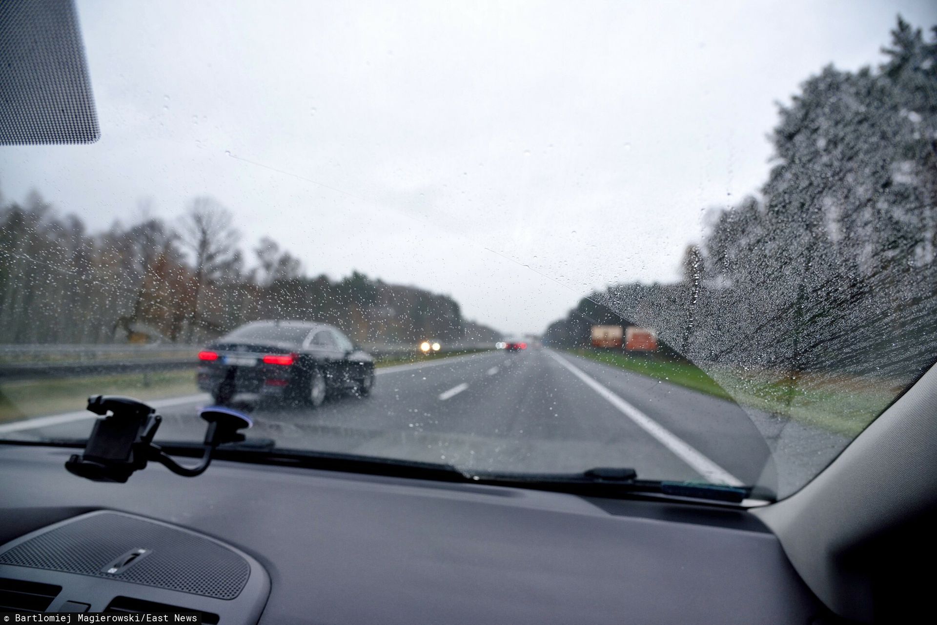 "Wyskoczył z jadącego pojazdu". Chwile grozy na A4