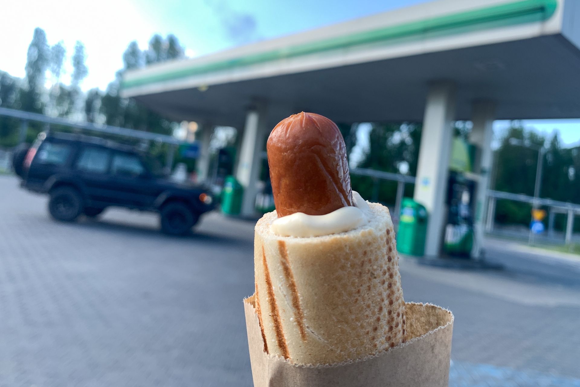 Półfinalista MasterChefa przetestował hot-dogi na stacjach. Oto lider