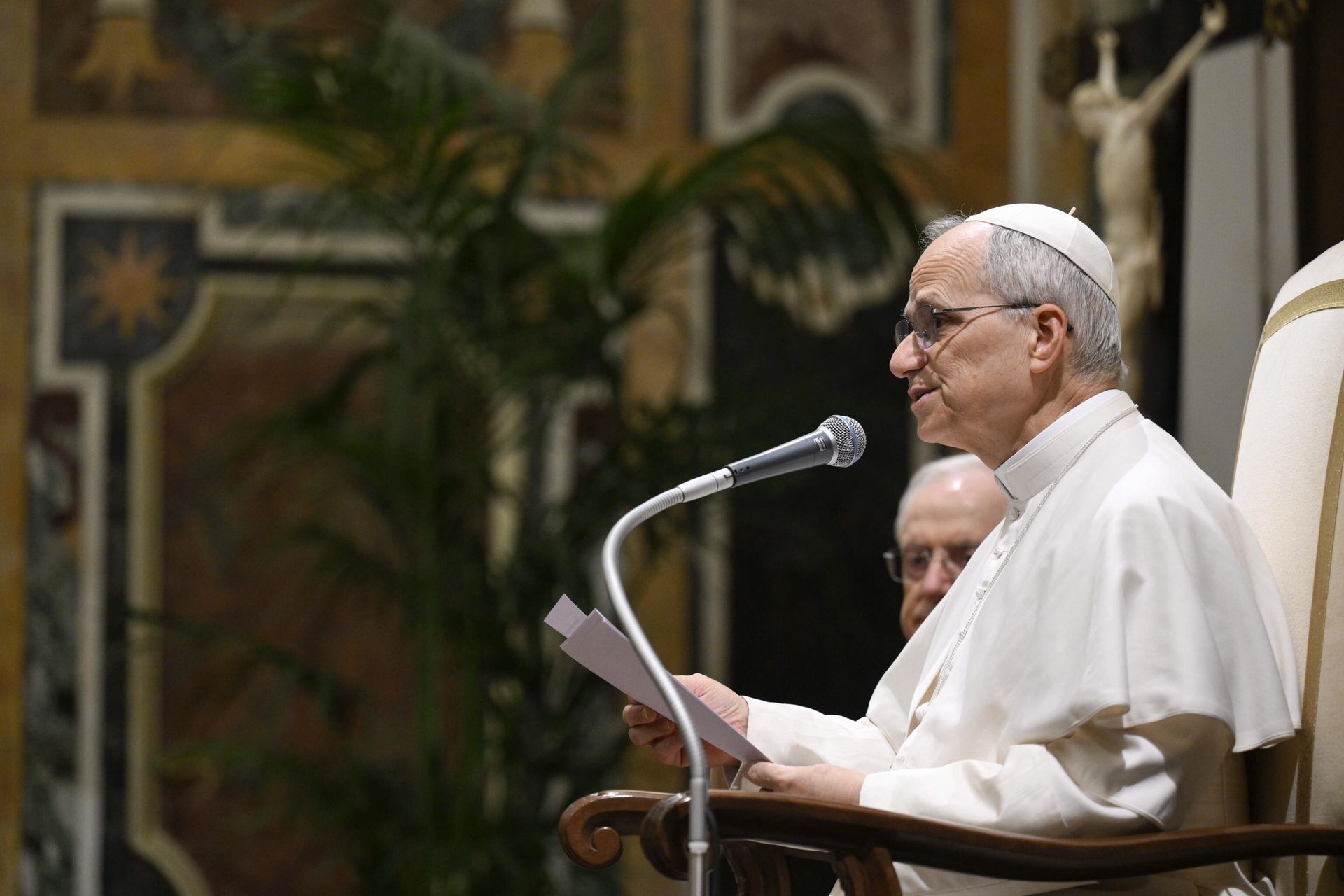 Taki pierścień włoży papież. Watykan go pokazał