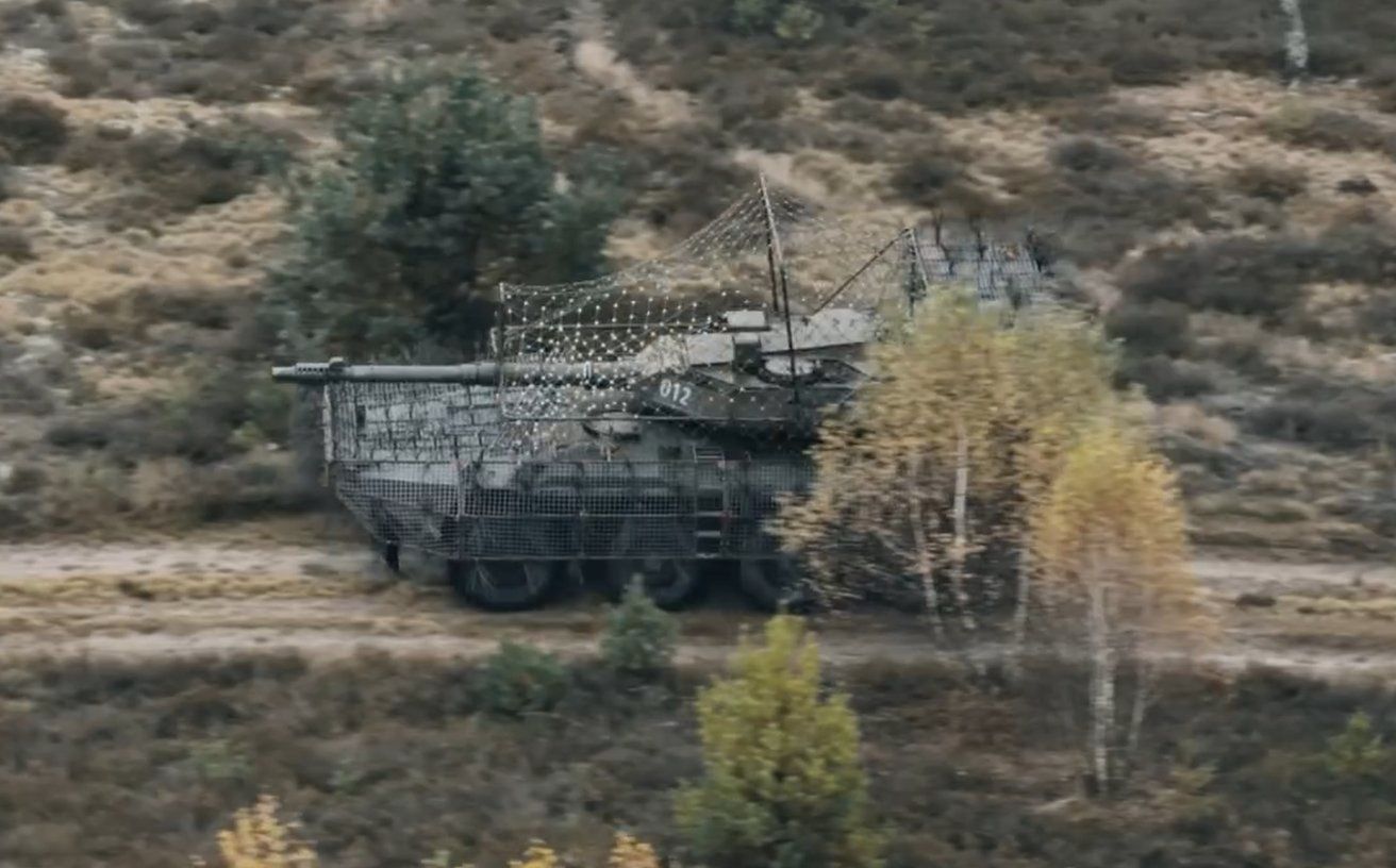 Włoskie "czołgi na kołach" pod Kupiańskiem. Zostały ulepszone