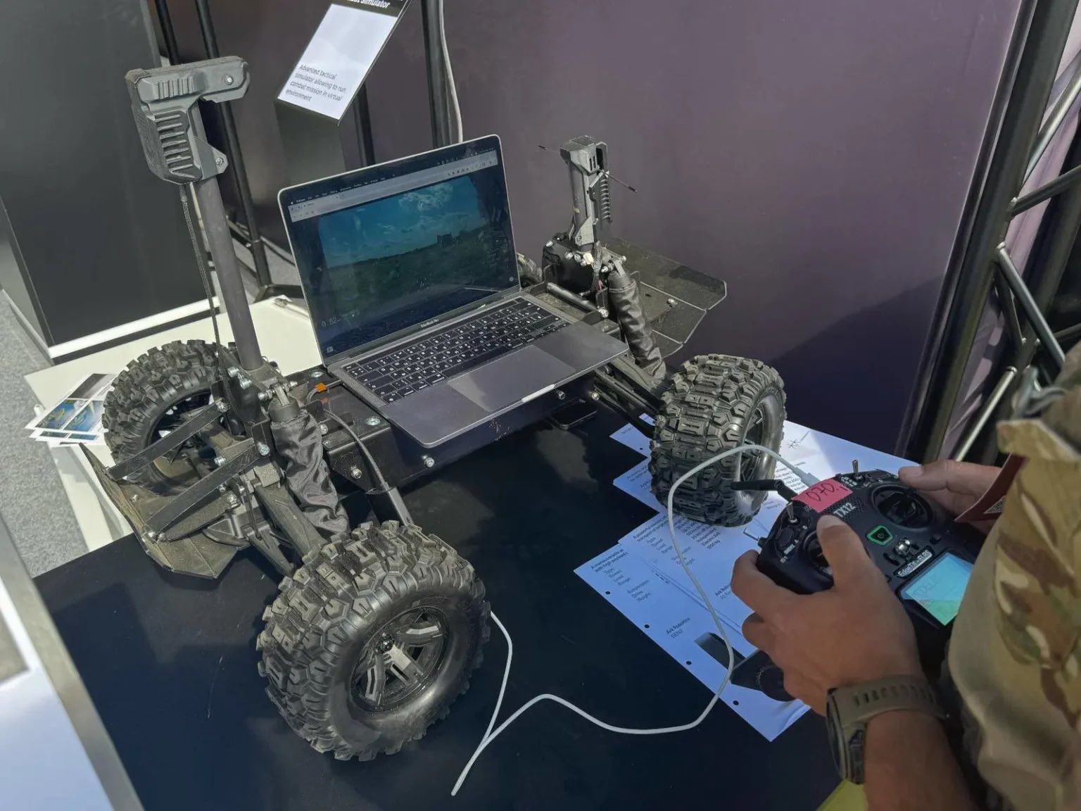 Mają sterować drony z 2000 km. Ukraina prezentuje nowe rozwiązanie