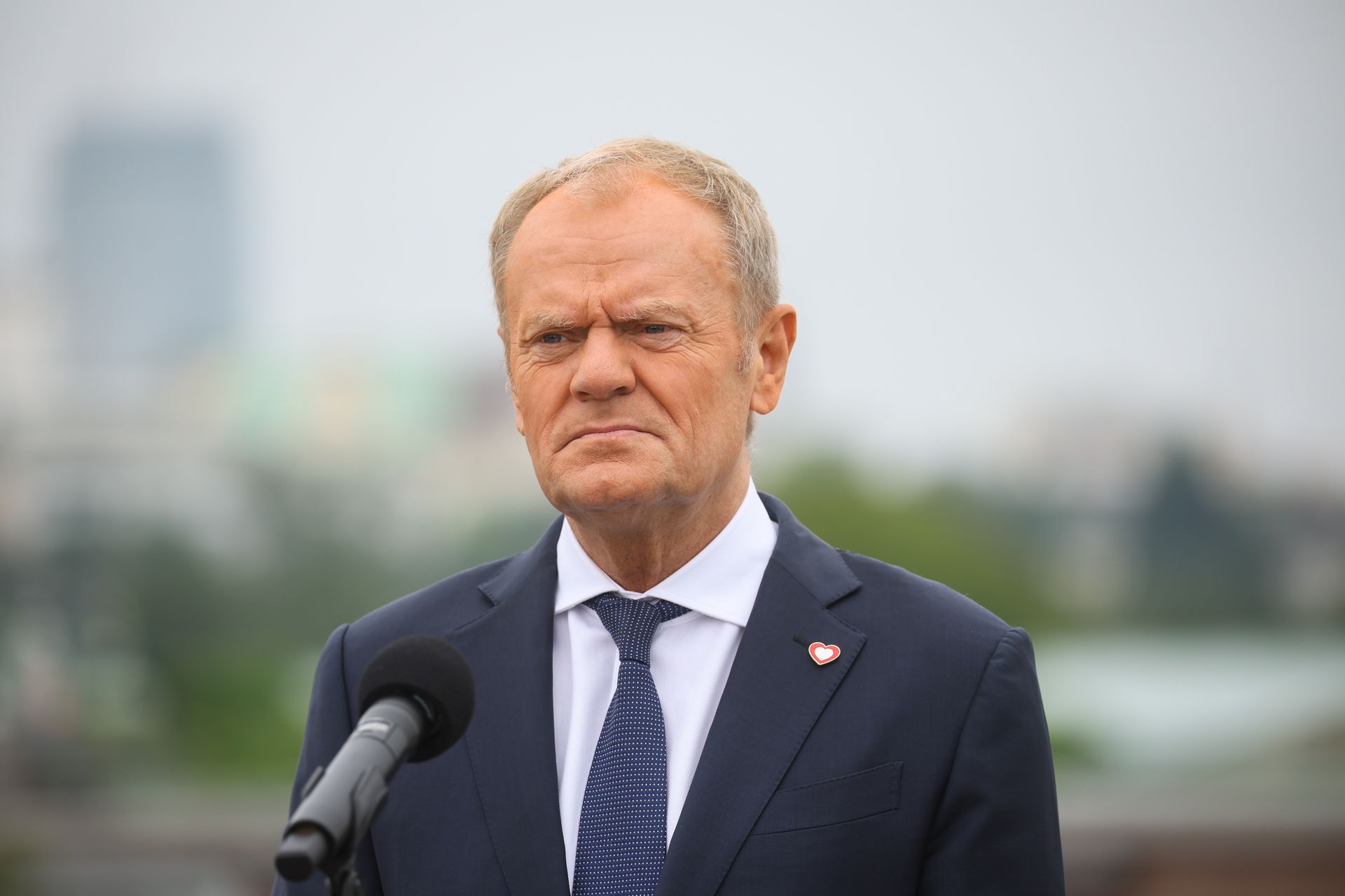 "Trudno w to uwierzyć". Tusk reaguje na decyzję ws. "lex szarlatan"