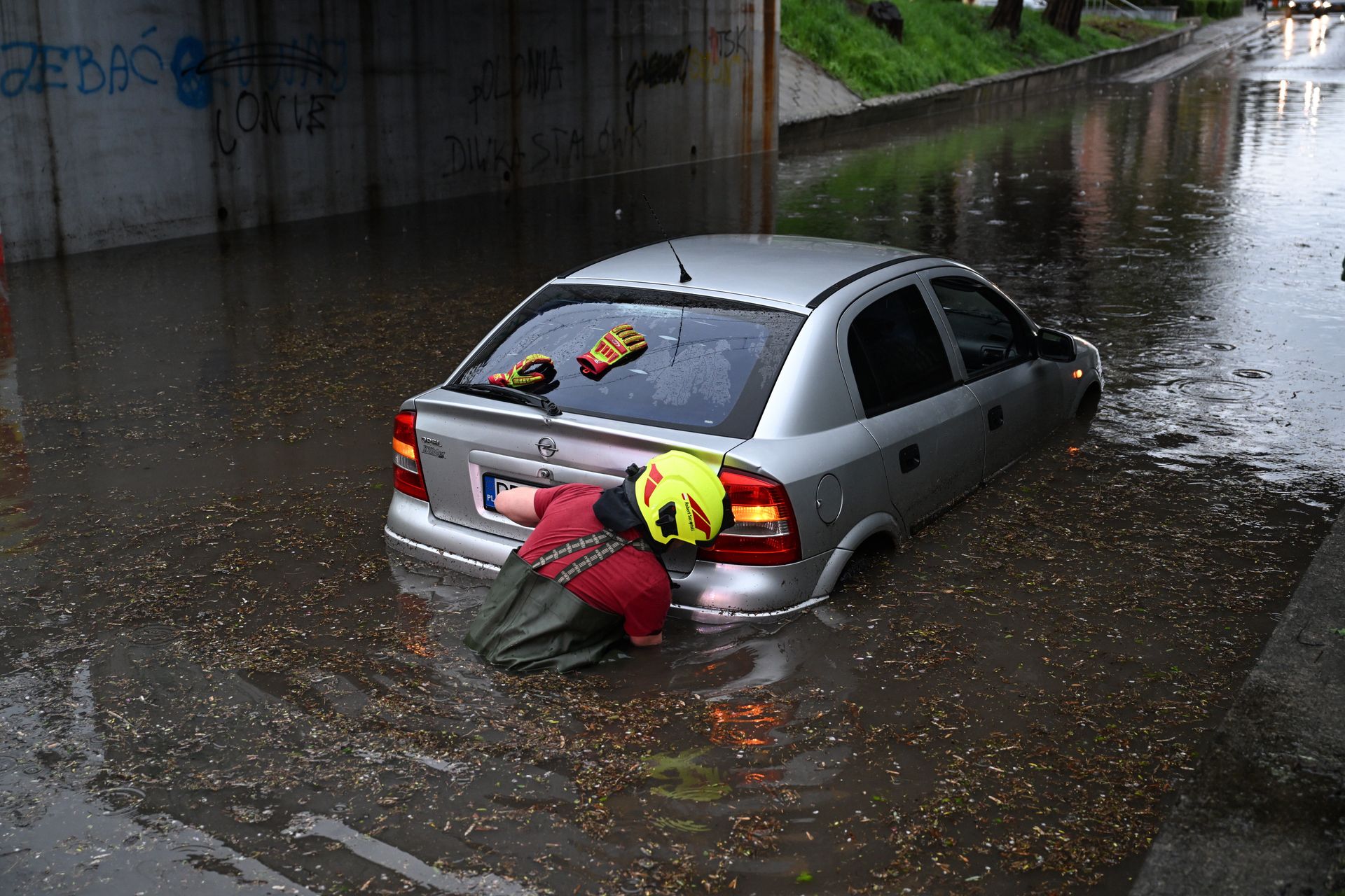 Pogodowy armagedon w Polsce. IMGW ostrzega przed trąbami powietrznymi