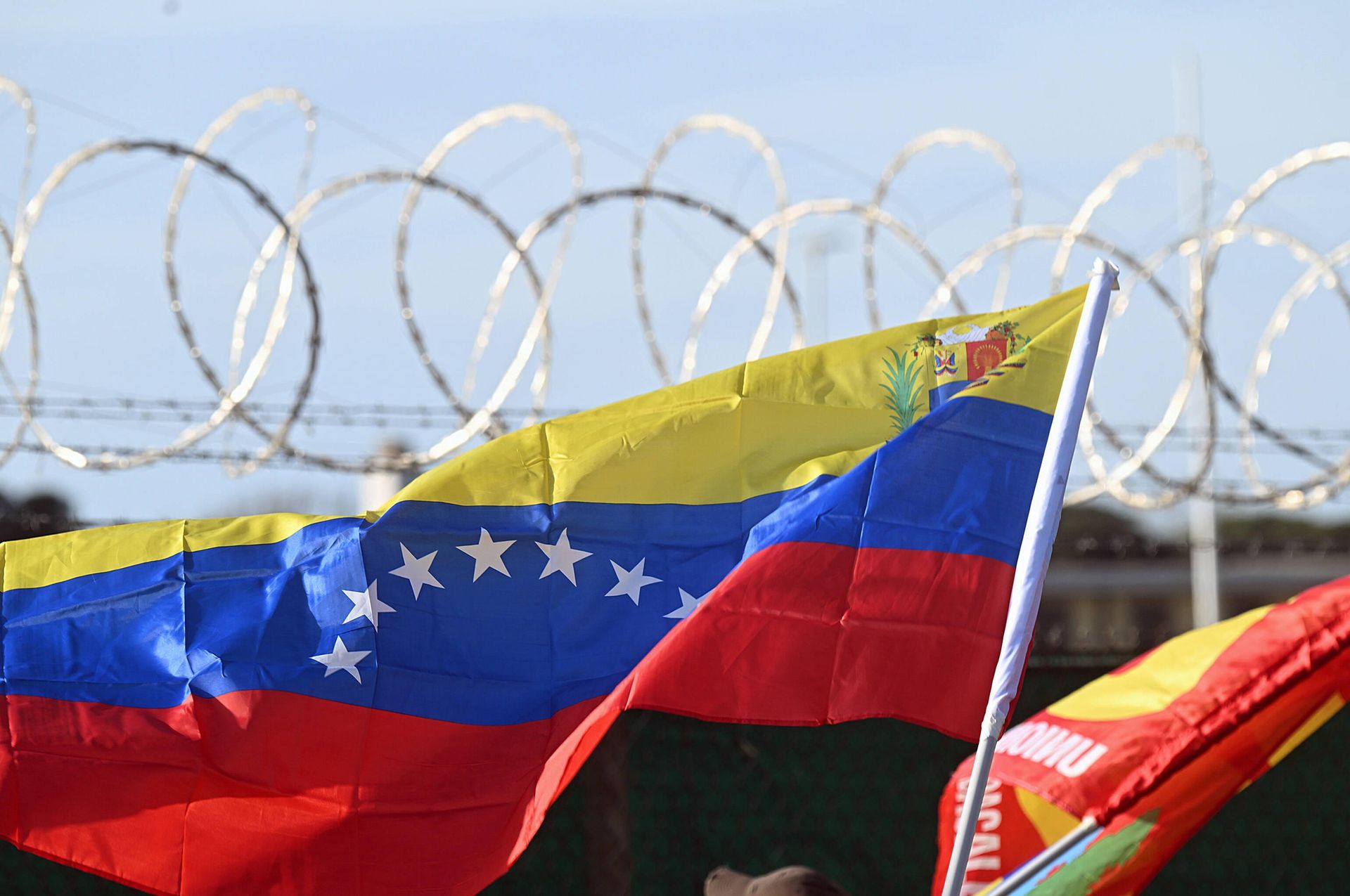 Maduro zatrzymał 18 tys. osób. Nowe władze uwalniają więźniów politycznych