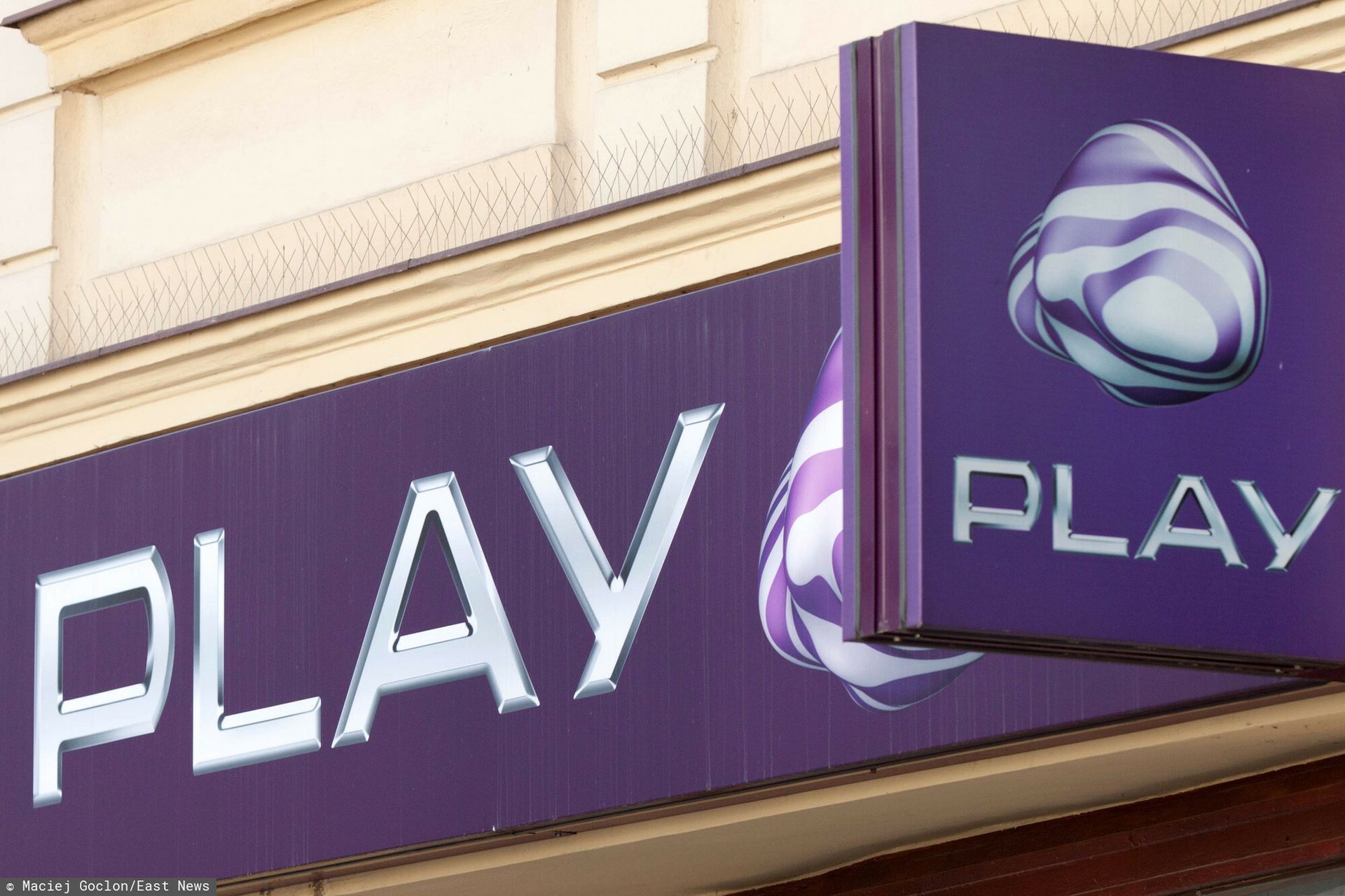 Awaria sieci Play. Użytkownicy mają problem z SMS-ami i zasięgiem