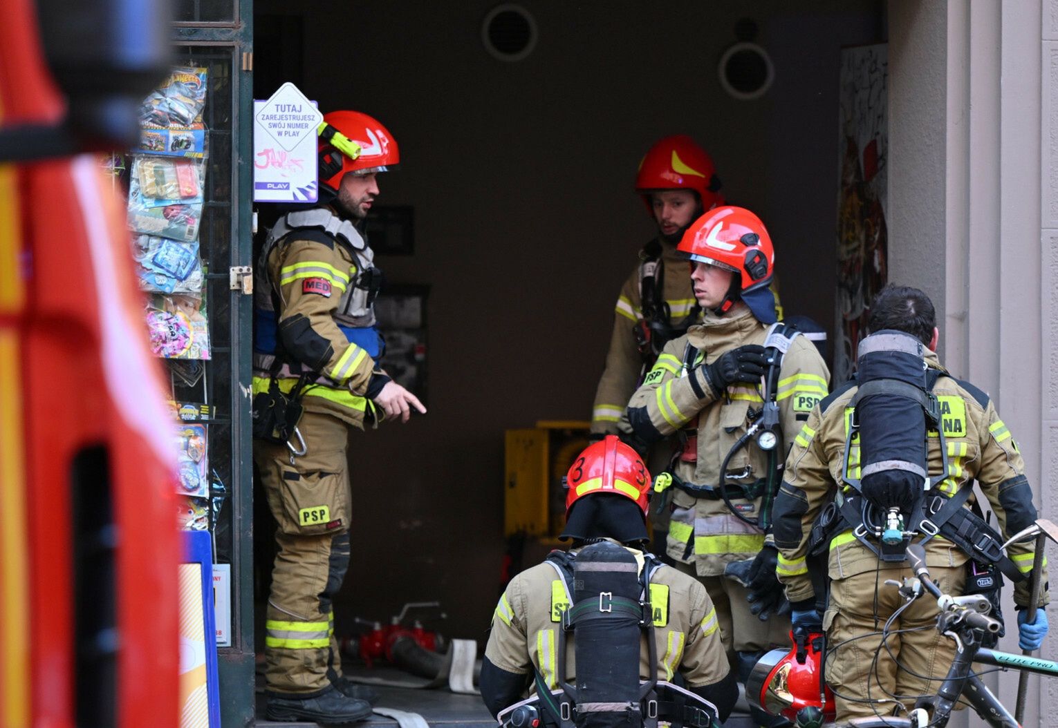 Tragiczny pożar w Warszawie. Zwęglone ciało w mieszkaniu i ranne dziecko