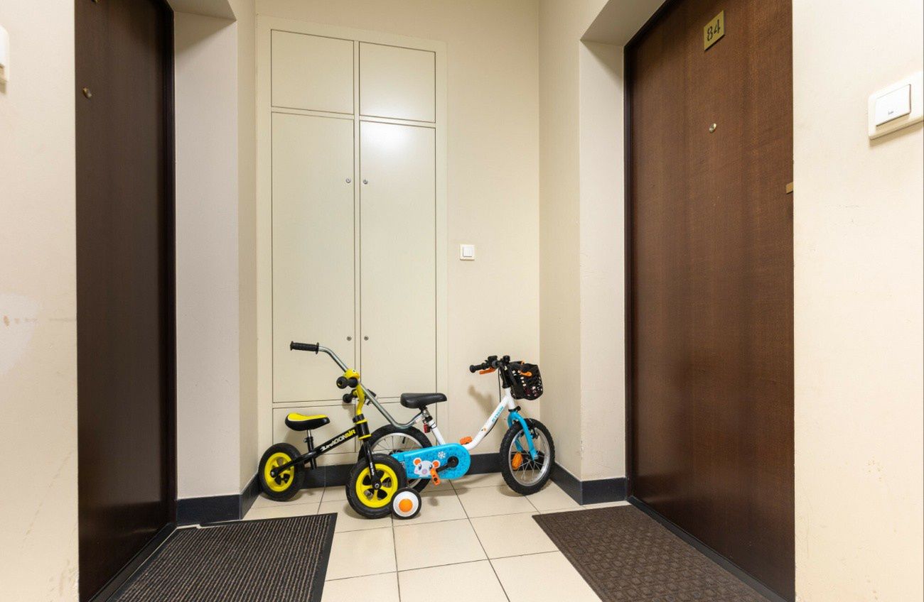 Tego nie wolno trzymać na klatkach schodowych. Grozi kara do 5 tys. zł