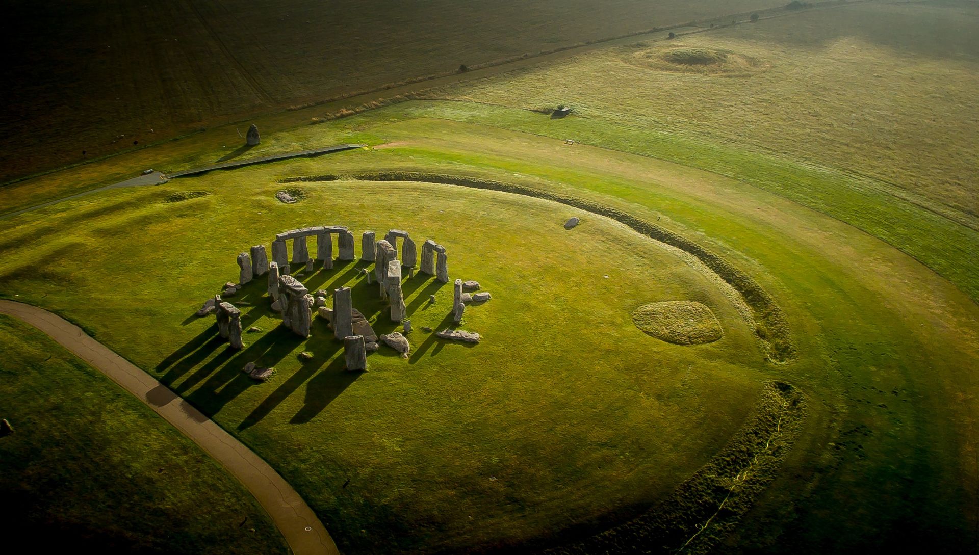 Pod Stonehenge odkryto starszy krąg. Ma 48 pradawnych jam