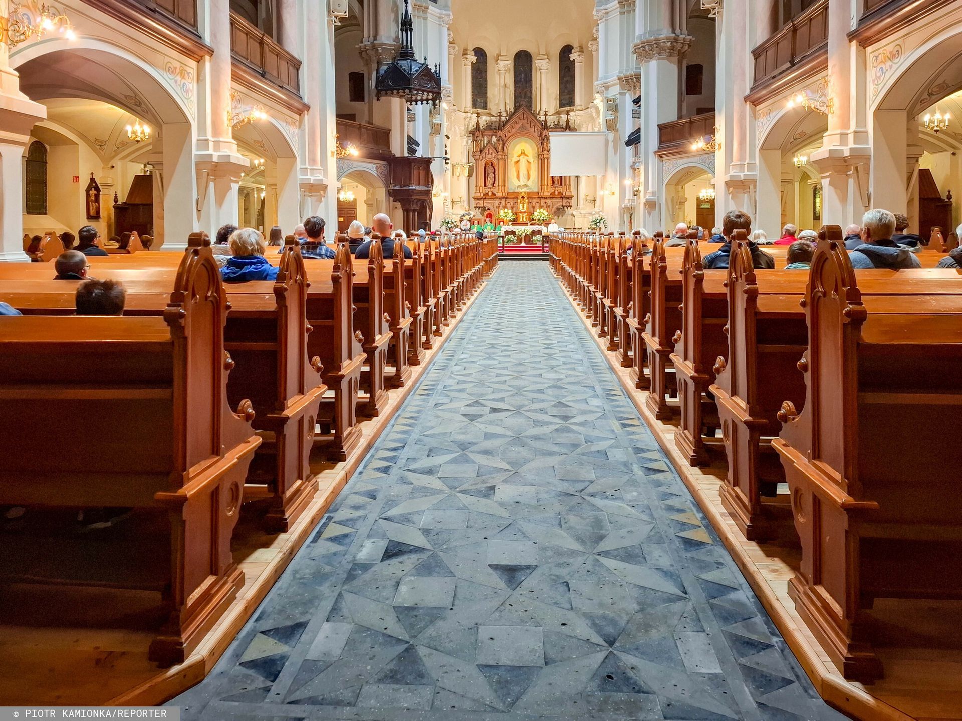 To tu najwięcej Polaków chodzi do kościoła. Podano wynik