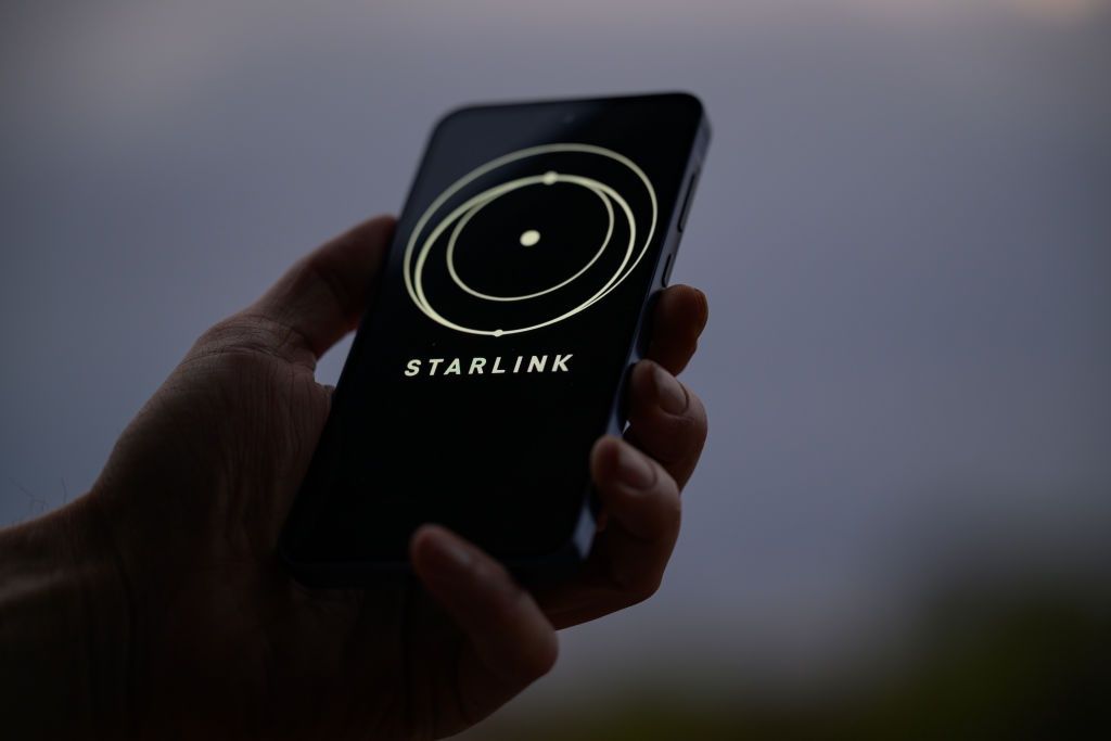 Media: Podpalenie stacji Starlink na Mazowszu. ABW wkracza do akcji