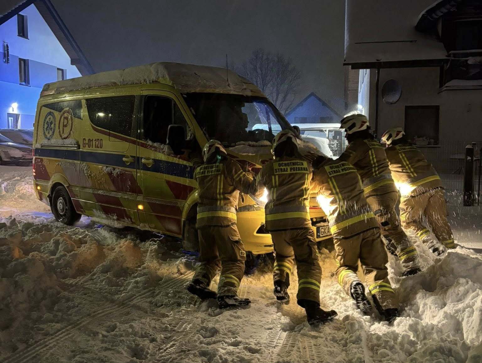 Uderzenie śnieżyc w Polskę. W sieci pojawiły się nagrania