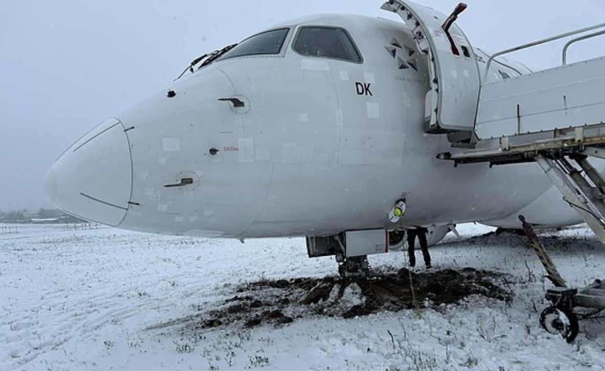 Samolot LOT wypadł z pasa. Pasażer: wpadliśmy w poślizg