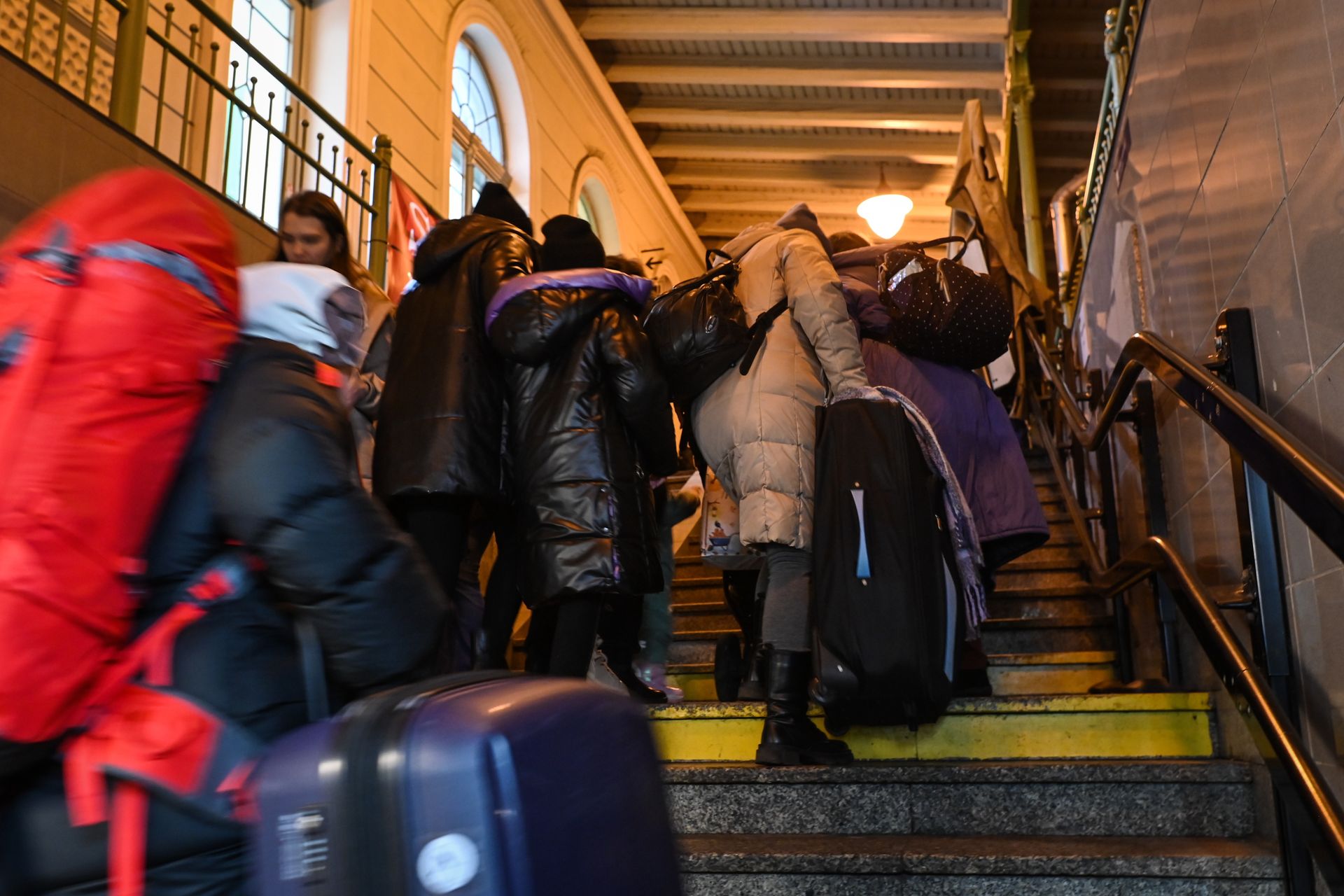 Polacy mniej chętni do pomocy. Skupiamy się na własnych problemach