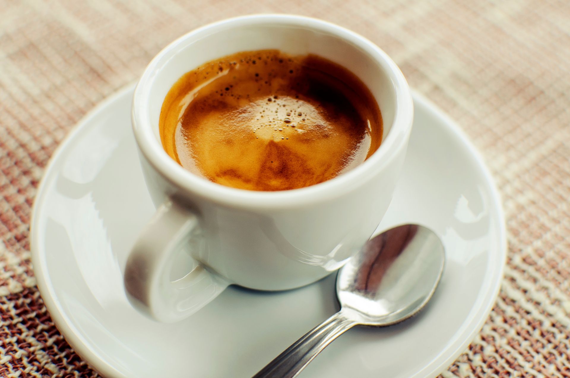 Zamiast polewać nią sałatkę, dodaję do kawy. Wzmacnia serce, poprawia pamięć