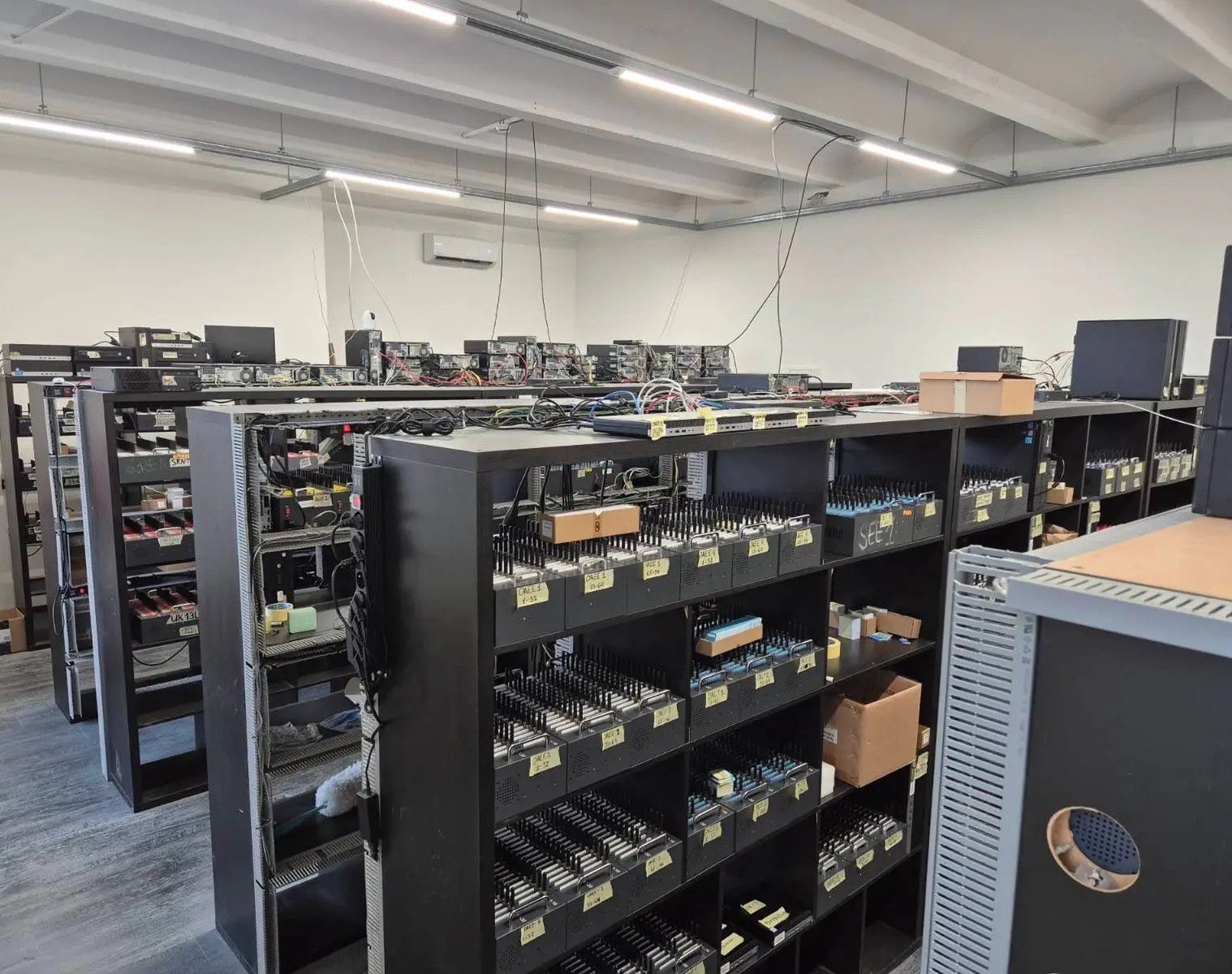 Europol rozbił sieć SIM-box. Ogromny sukces międzynarodowej operacji