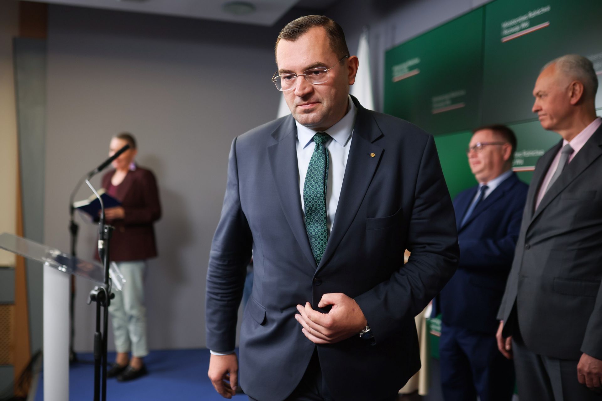 "Patoposłowie". Minister rolnictwa opuszcza hotel sejmowy