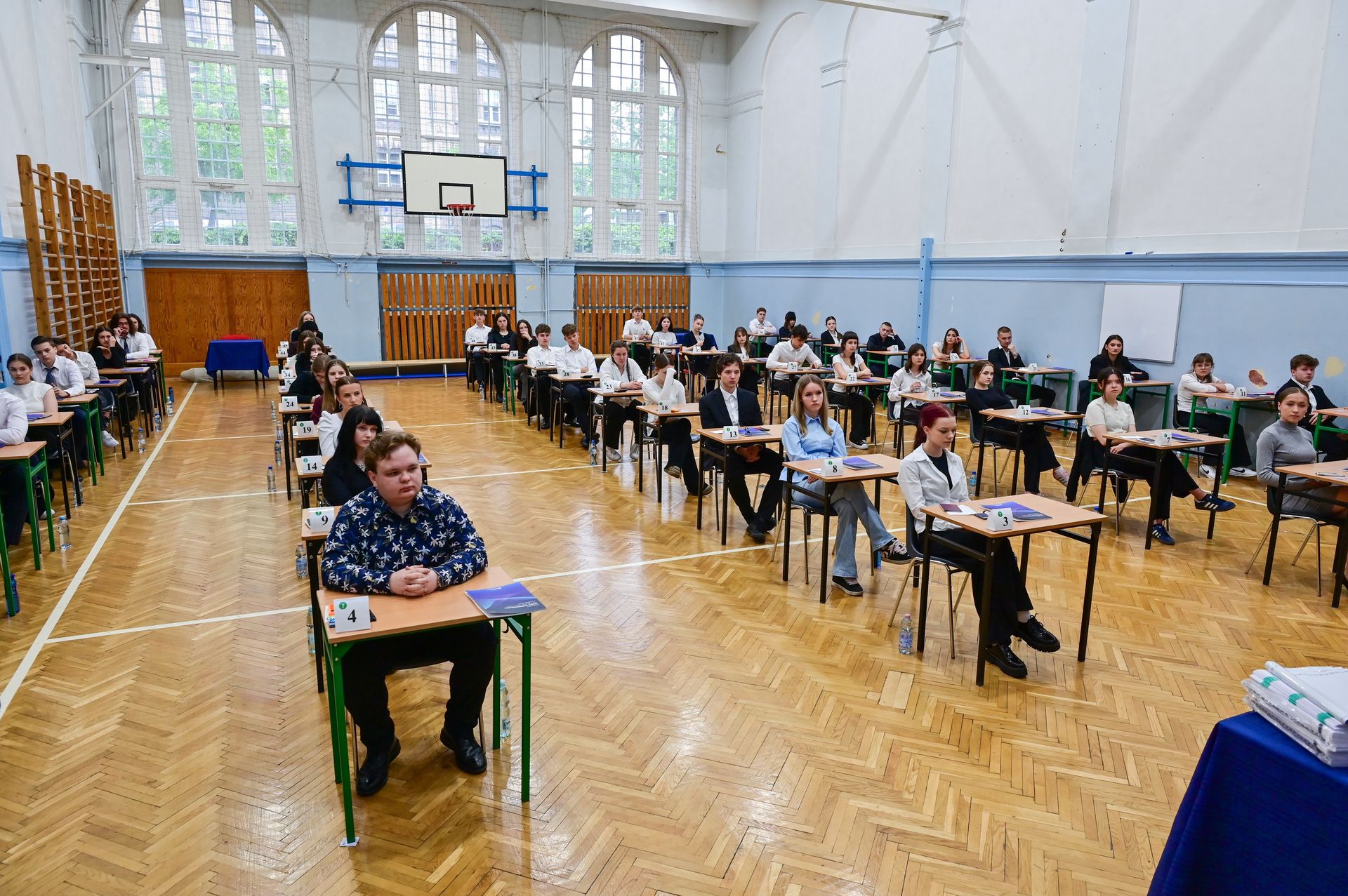 Wnieśli telefon na maturę. CKE o unieważnieniu egzaminów w całym kraju