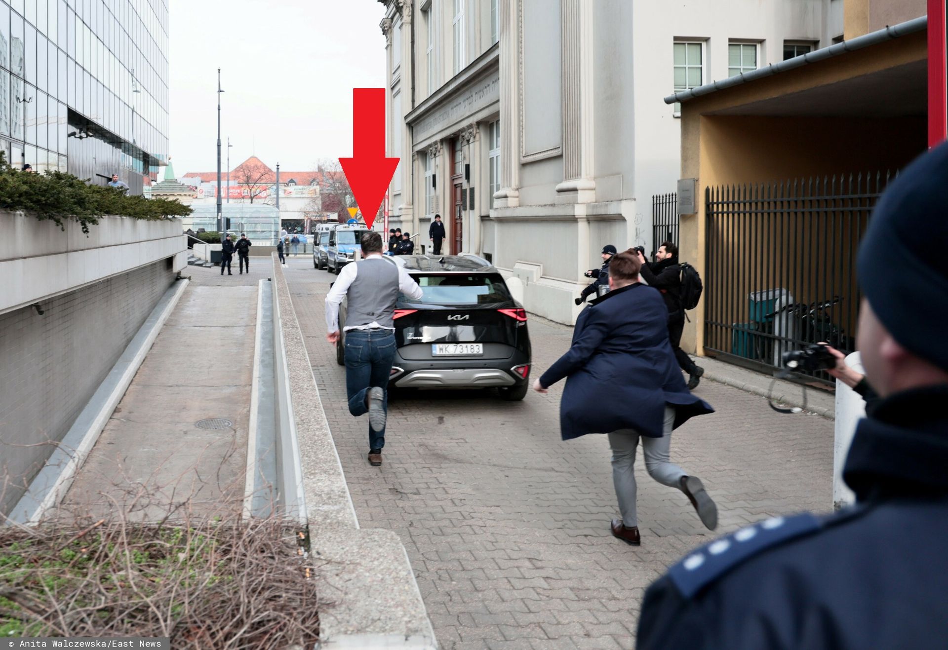 Rachoń biegł za autem z Ziobrą. Jest decyzja sądu