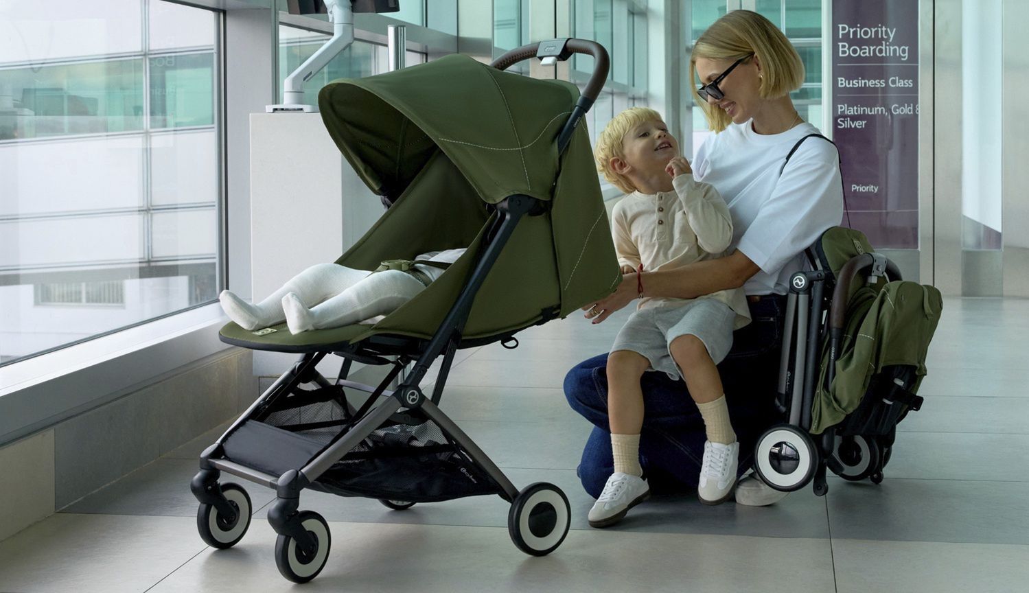 Podróże z dziećmi: Jak wybrać idealną spacerówkę na wakacje?