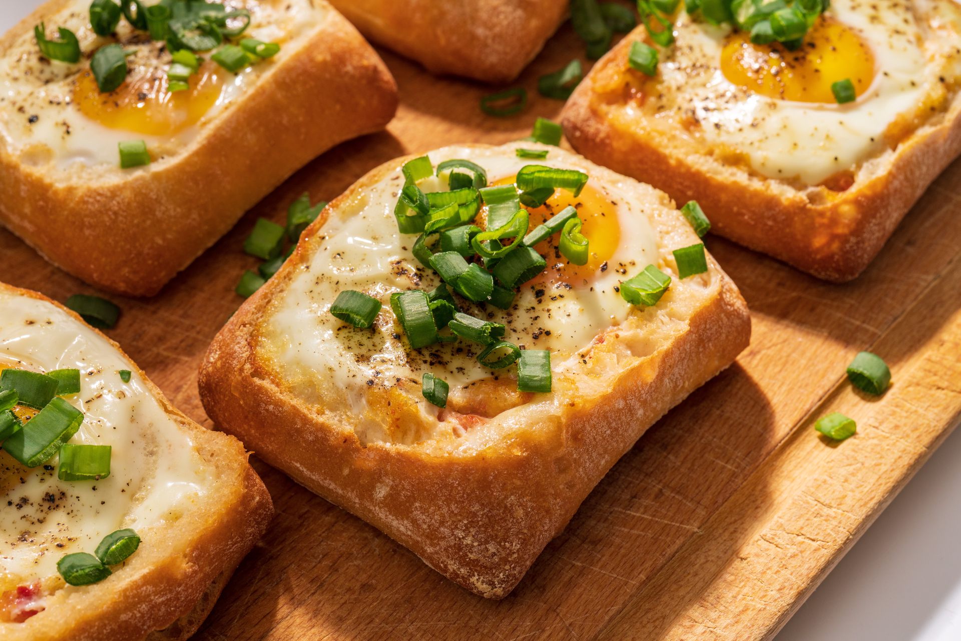 Jajka zapiekane na szybko. Polskie gospodynie robiły je już ponad 50 lat temu