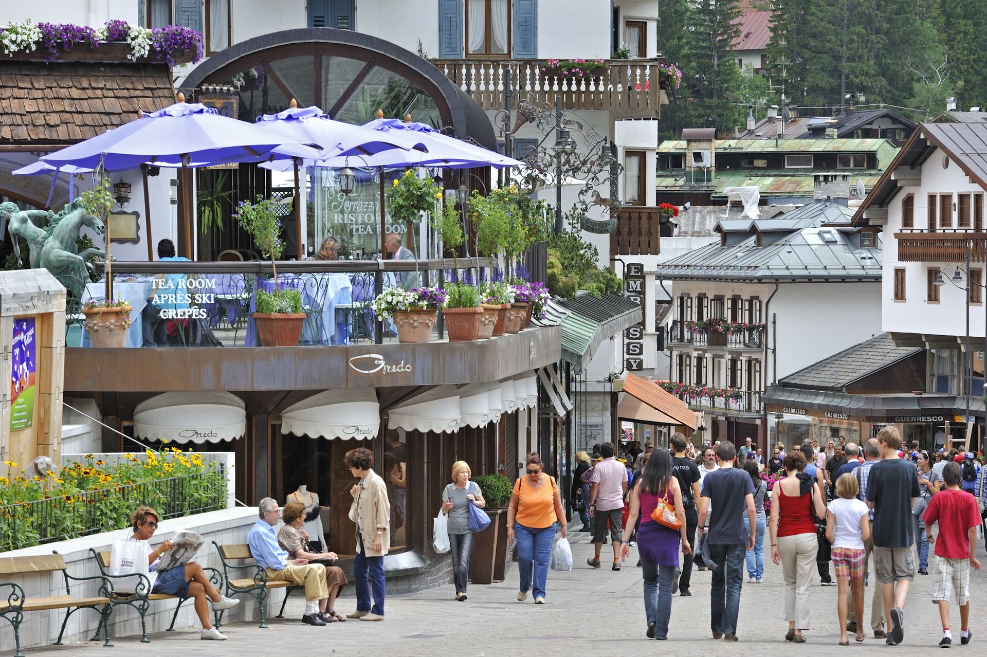 Chodzą półnago i myją się na ulicy. Włoskie miasto ma dość