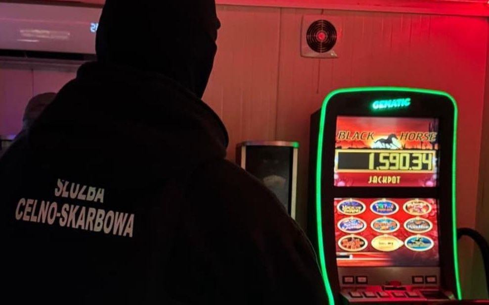 Akcja na Mazowszu. Rozbili sieć nielegalnych maszyn