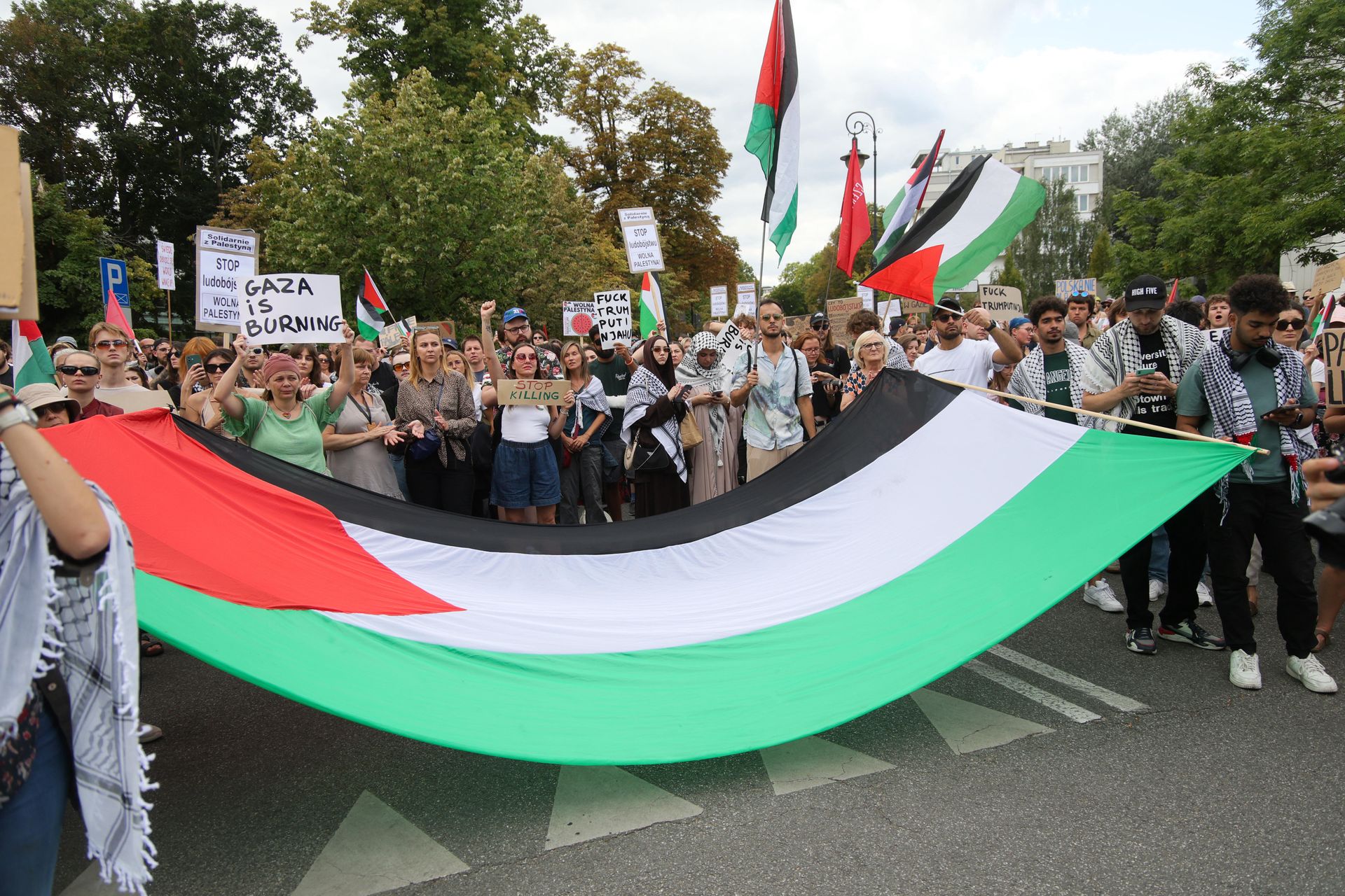 Marsz dla Palestyny. 1500 osób przeszło ulicami Warszawy