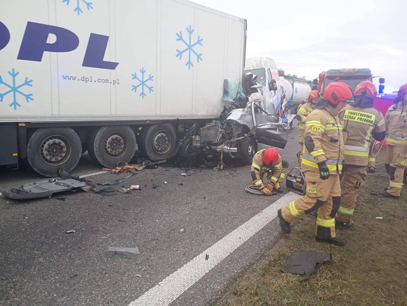 Groźny wypadek na ważnej trasie pod Warszawą. Lądował śmigłowiec LPR