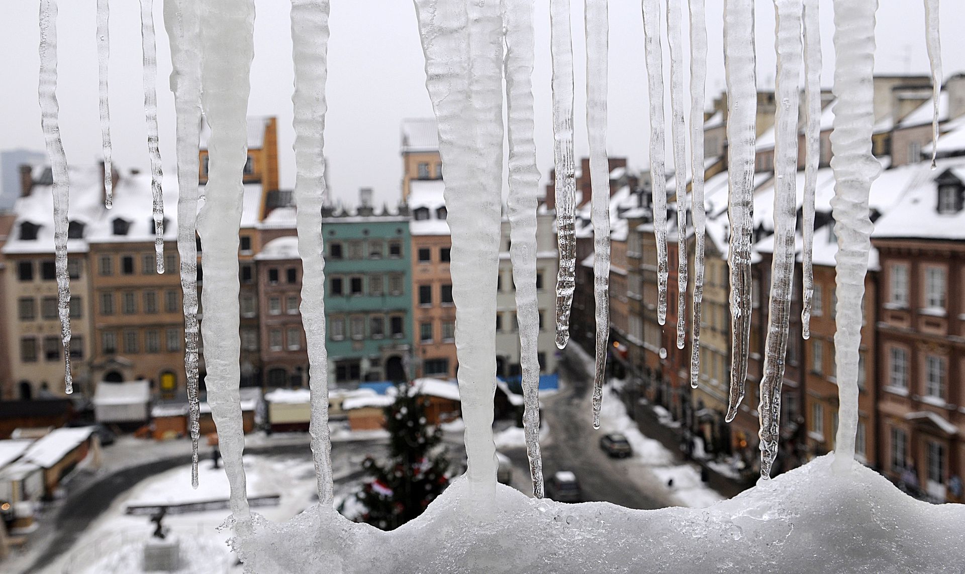 "Walka" arktycznego mrozu z ciepłem. Starcie nad Polską