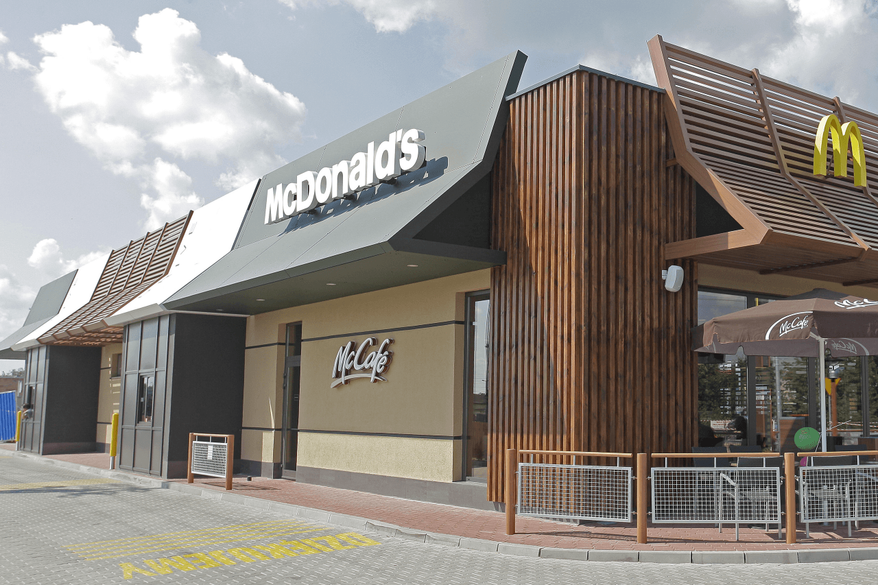 Zaparkował pod McDonald's. Dostał rachunek. 600 zł do zapłaty