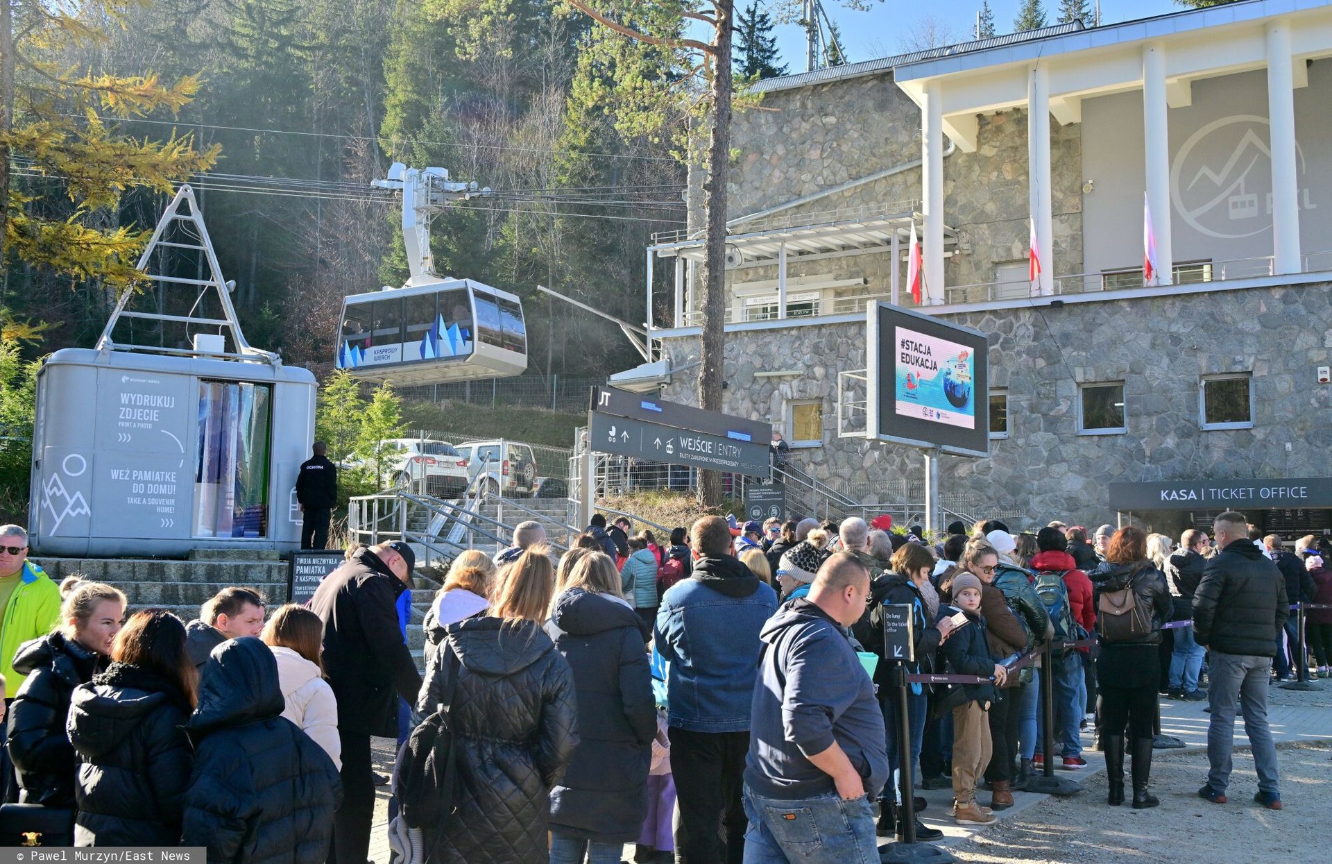 Istny najazd na Tatry. "Takiej kolejki nie widziałem choćby w sierpniu"