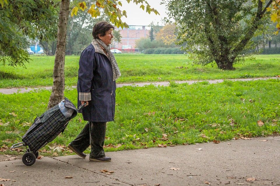 Miła niespodzianka dla seniorów. Mogą dostać więcej niż zakładano