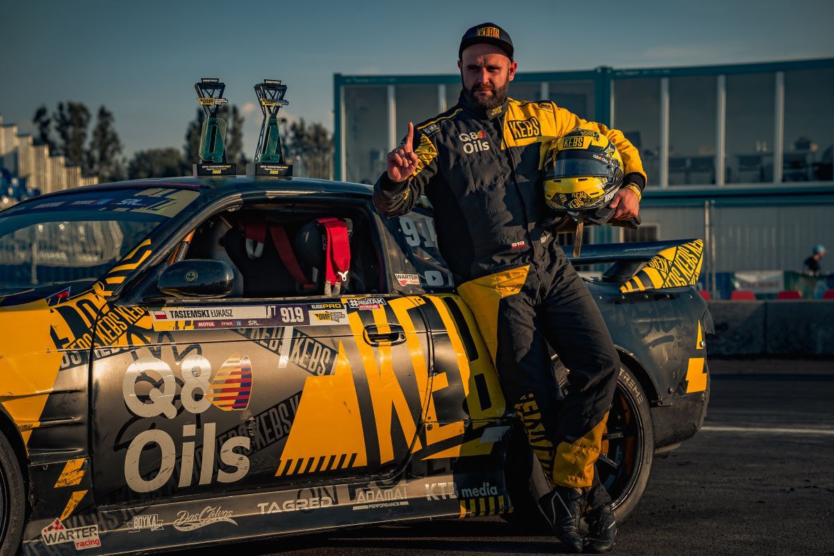 Program z drifterem nowością TVN Turbo. Pokaże egzaminy na prawo jazdy w różnych krajach świata