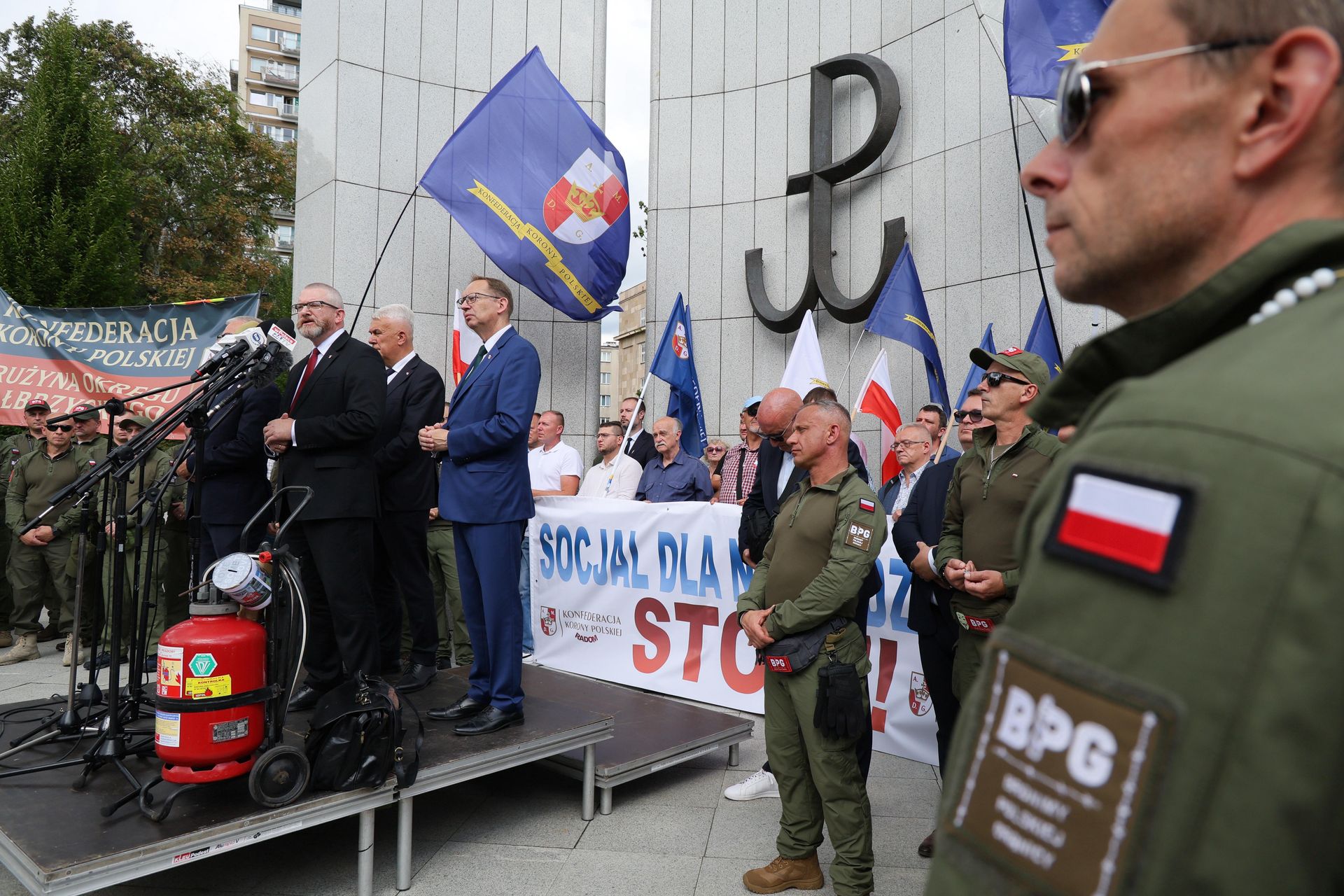 Ochroniarz Smerfa Malarza. Były zawodnik MMA z różańcem na szyi