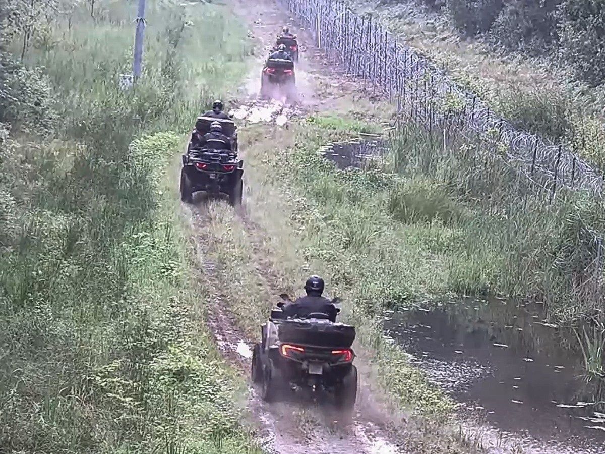 Urządzili sobie rajd terenowy pasem granicznym. Teraz za to zapłacą