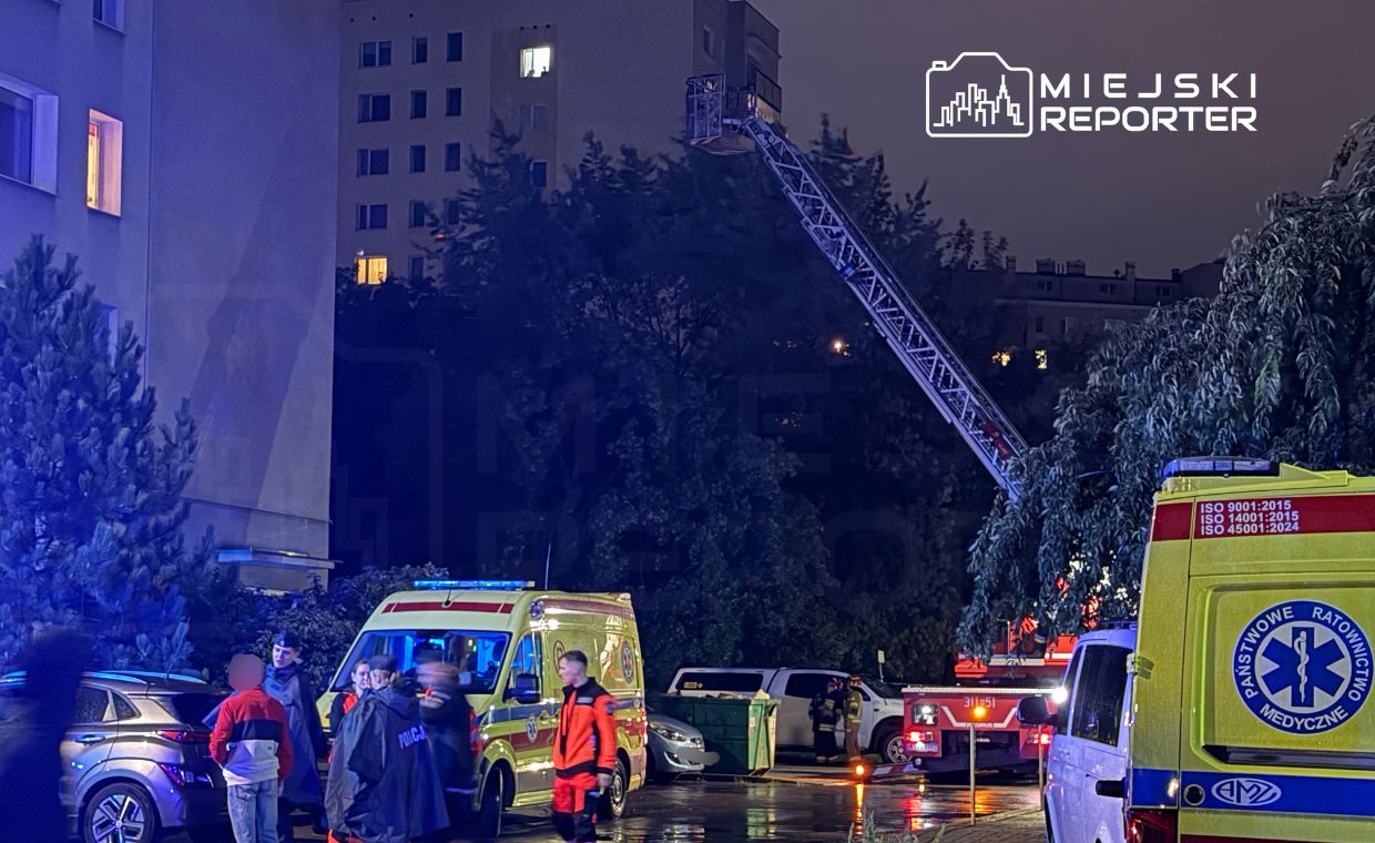 Mężczyzna na parapecie 9. piętra. Akcja służb na warszawskim Bemowie