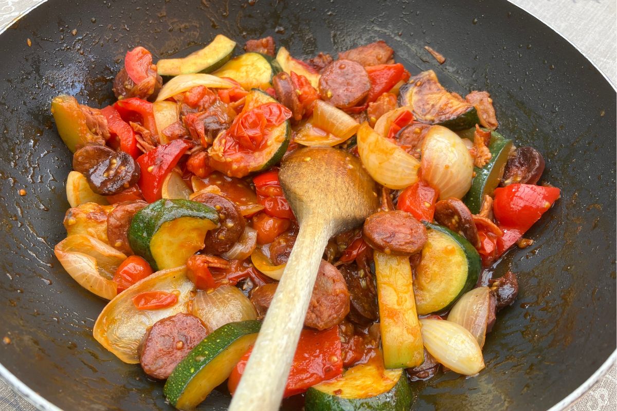 Po powrocie z Tunezji robią co drugi dzień. Na patelni lądują wszystkie warzywa z ogródka