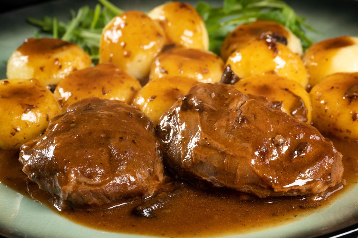 W PRL-u na specjalne okazje, a dziś zapomniane. Szkoda, bo to zdrowe, mięciutkie i soczyste mięsko