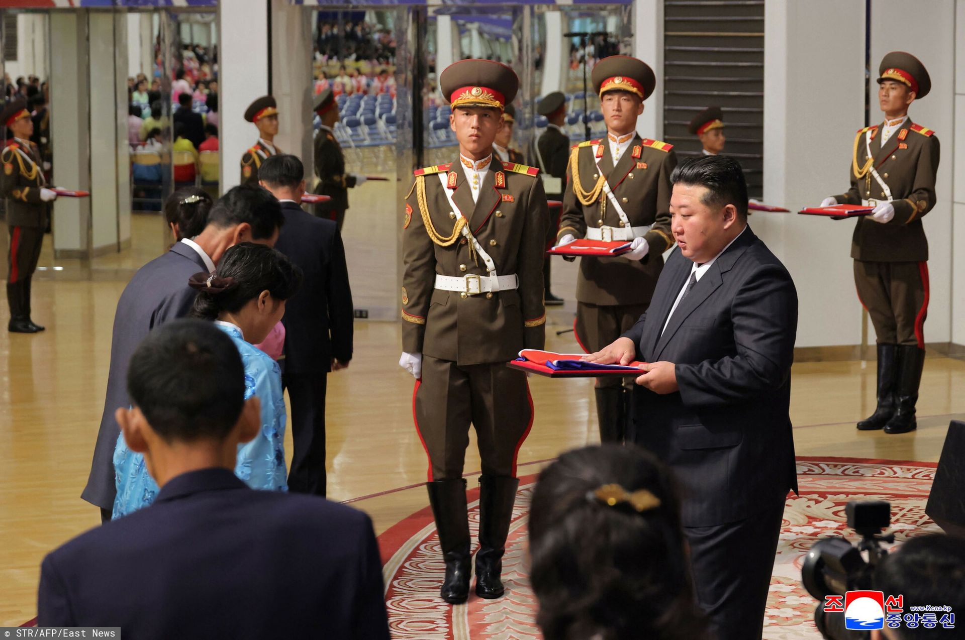 Kim Dzong Un na ceremonii. Uhonorował "męczenników" poległych w Rosji