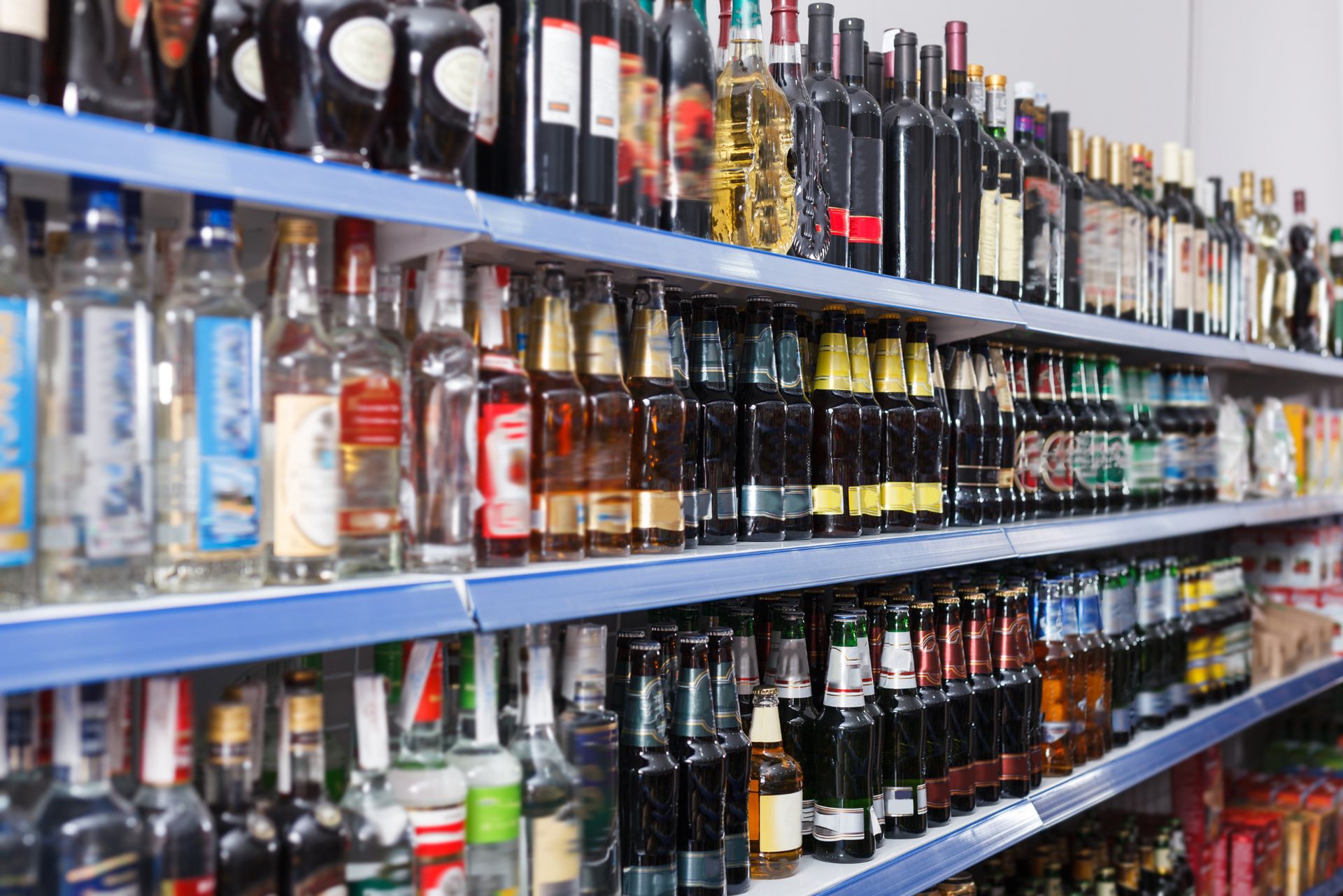 Hit półek z alkoholem. "Piwo i wódka najbardziej zagrożone"