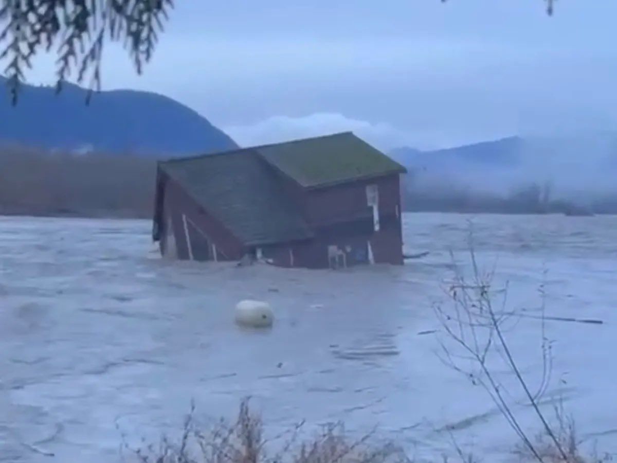 "Dom po prostu płynął rzeką". Trudna sytuacja w USA