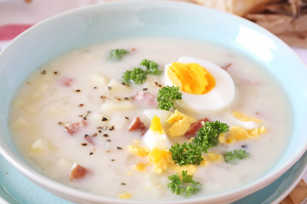 Wiele gospodyń pomija ten składnik żurku. Teściowa dodaje za każdym razem i wychodzi przepyszny