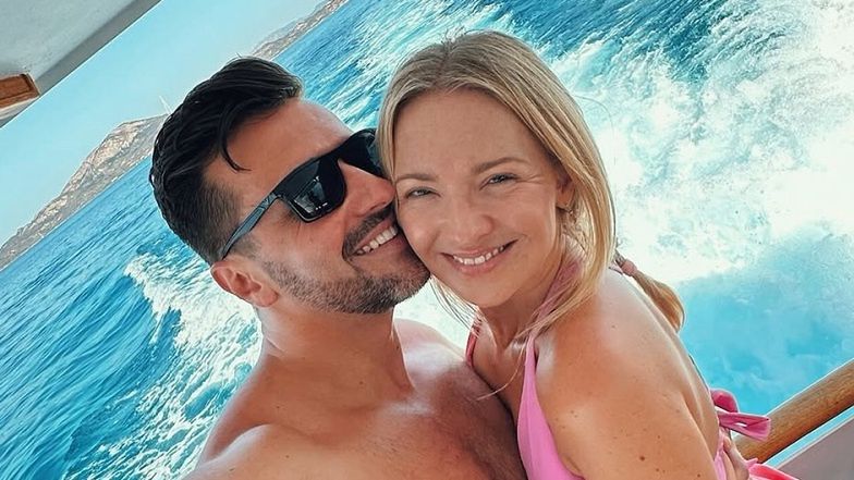 Barbara Kurdej-Szatan wtula się w odsłonięty tors męża. Internauci porównują ich do... Tarzana i Jane