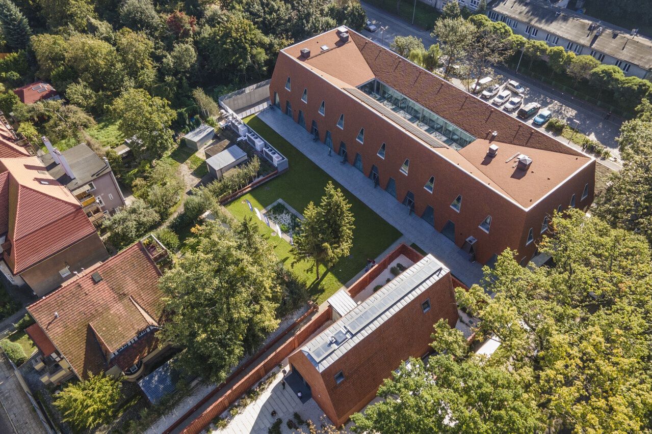 Pompy ciepła hałasują i denerwują sąsiadów. Zmierzą ich głośność