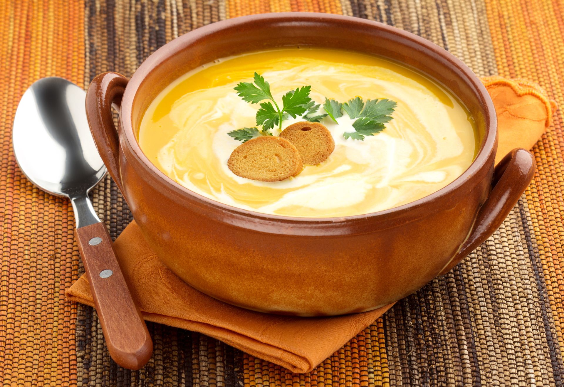 Jesienią robię zupę krem z 2 warzyw. Rozgrzewa i syci aż do kolacji