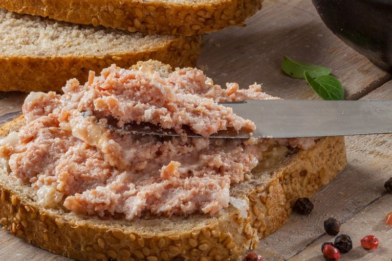 Mielę w domu i dodaję przyprawy. Nie wydaje majątku w sklepie na pełne chemii produkty