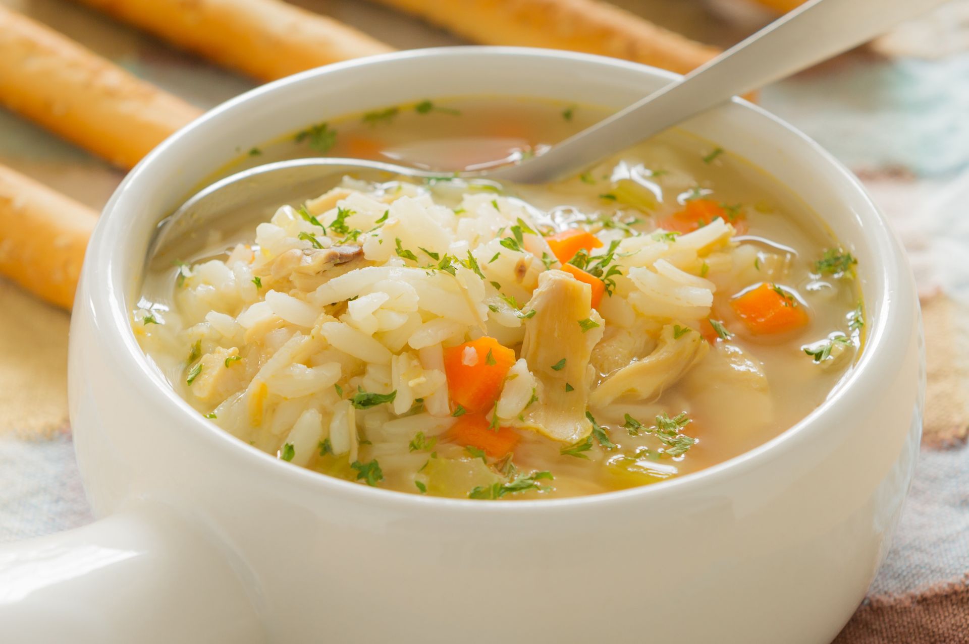 Kilka warzyw, ryż i mam pyszną zupę. W sam raz, gdy pogoda za oknem nie rozpieszcza